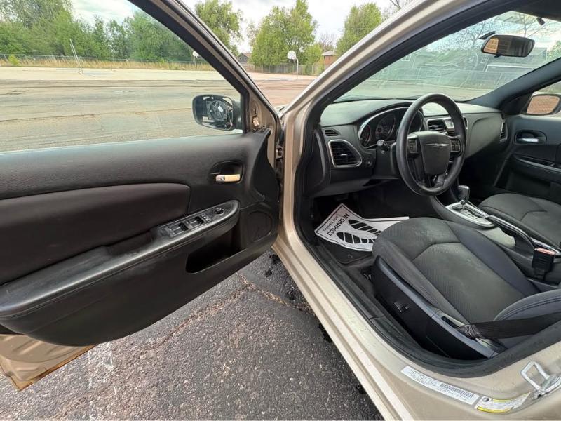 Chrysler 200 LX 2013