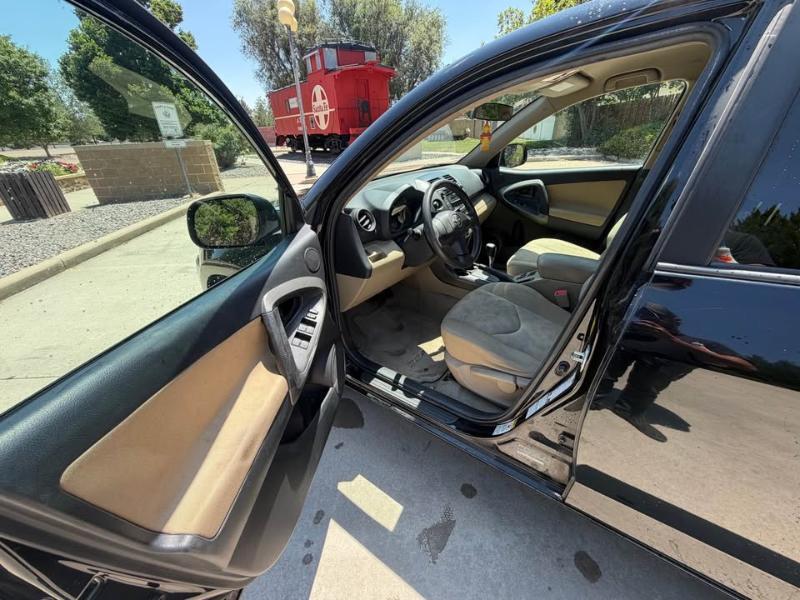 Toyota RAV4 Base I4 4WD 2011