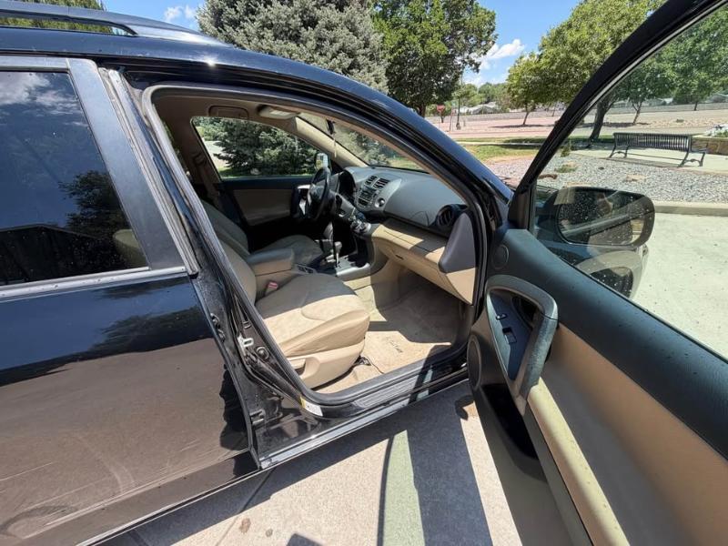 Toyota RAV4 Base I4 4WD 2011