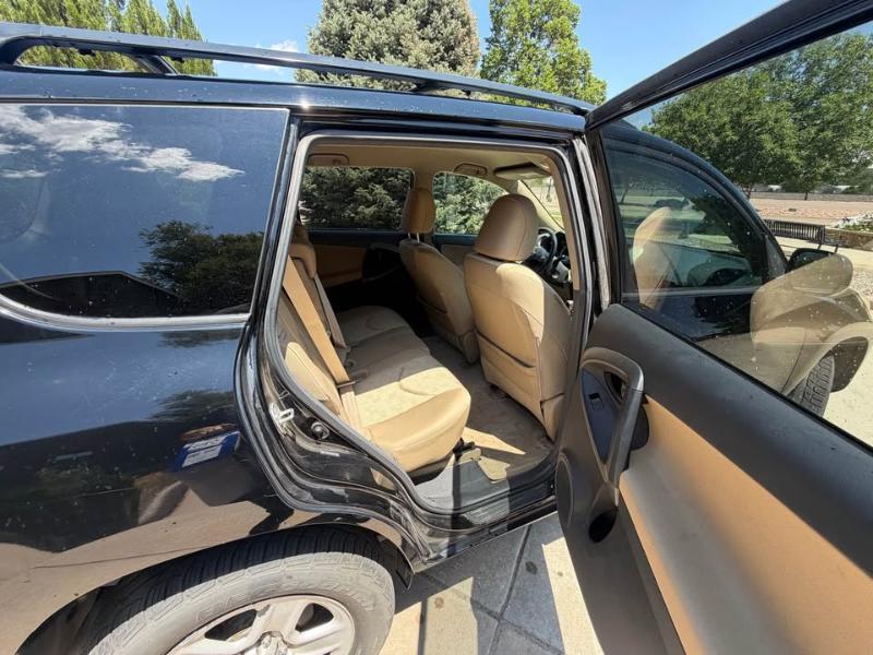 Toyota RAV4 Base I4 4WD 2011