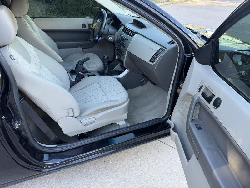 Ford Focus SE Coupe 2009