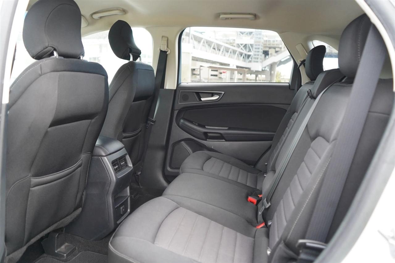 2019 Ford Edge SE - Photo 18