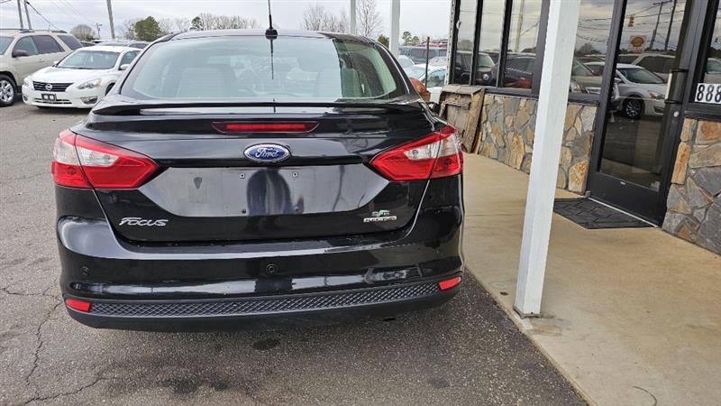 Ford Focus SE Sedan 2014