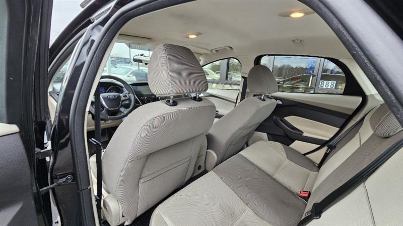 Ford Focus SE Sedan 2014