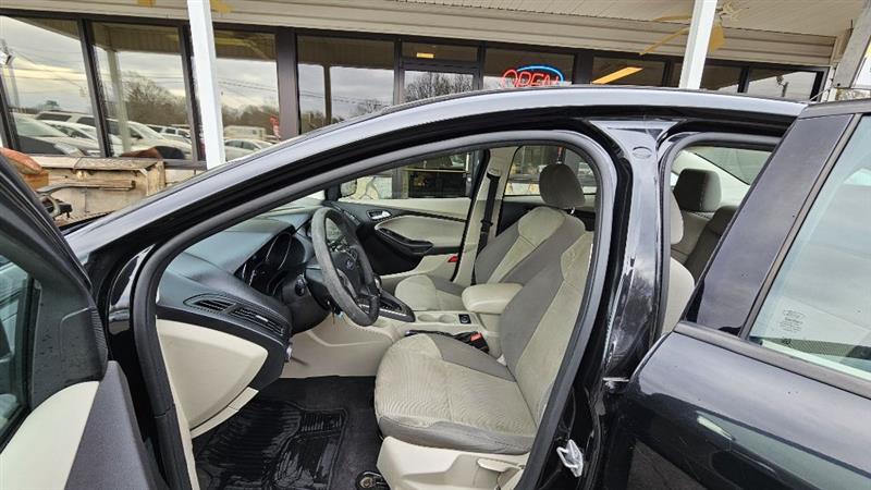 Ford Focus SE Sedan 2014