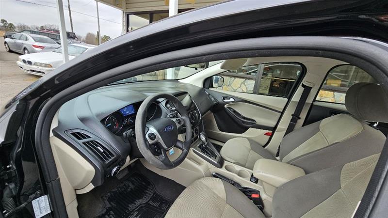 Ford Focus SE Sedan 2014