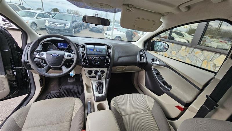 Ford Focus SE Sedan 2014