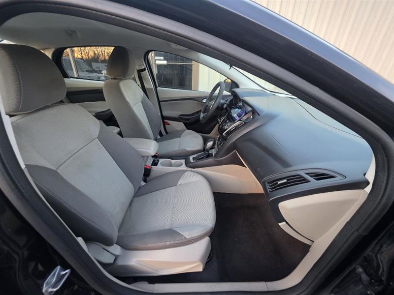 Ford Focus SE Sedan 2014