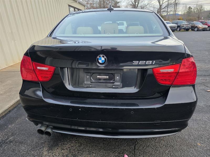BMW 3-Series 328i xDrive 2011