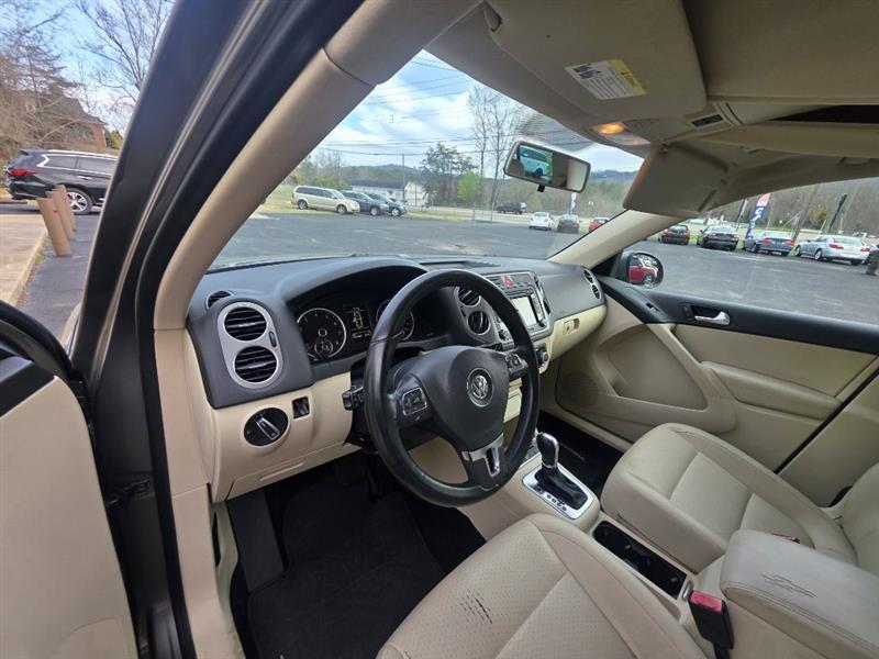 Volkswagen Tiguan S 2011
