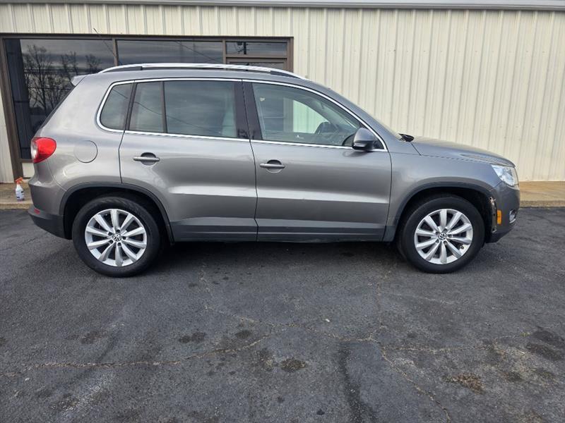 Volkswagen Tiguan S 2011