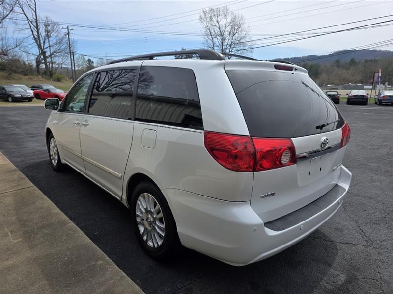 Toyota Sienna XLE FWD 2008