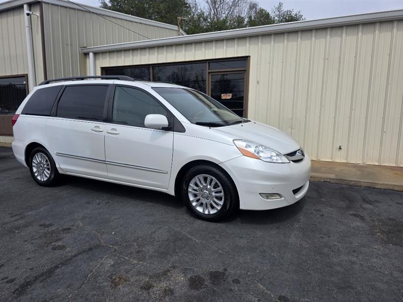Toyota Sienna XLE FWD 2008