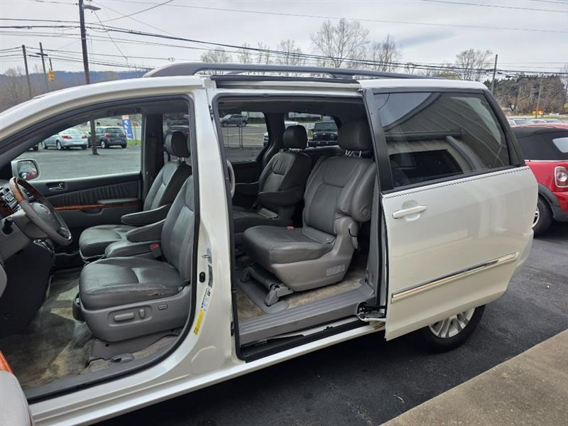 Toyota Sienna XLE FWD 2008