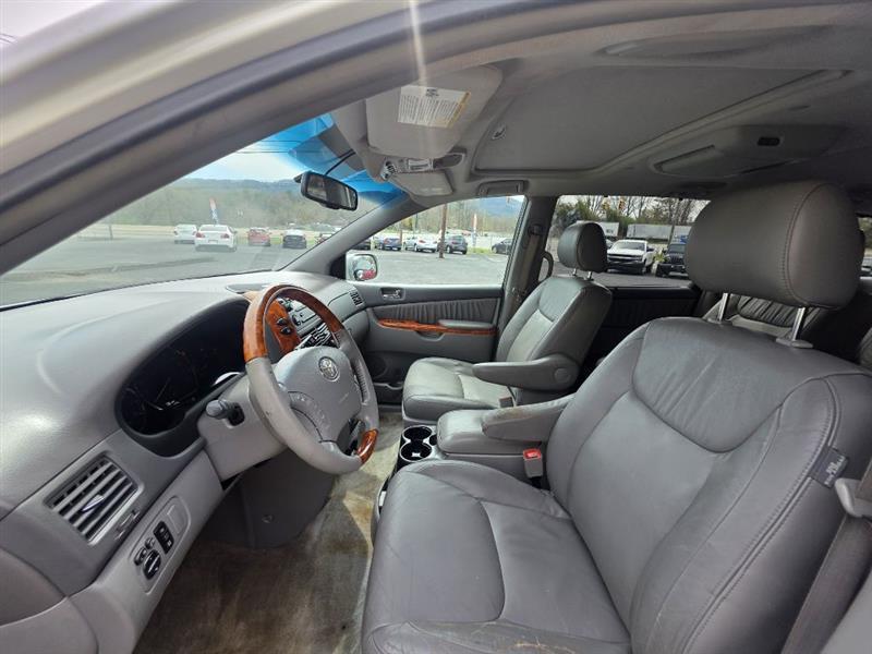Toyota Sienna XLE FWD 2008