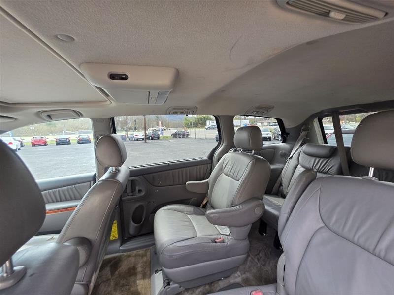 Toyota Sienna XLE FWD 2008