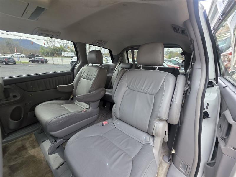 Toyota Sienna XLE FWD 2008