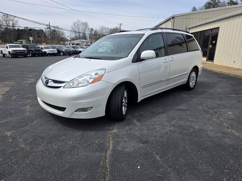 Toyota Sienna XLE FWD 2008