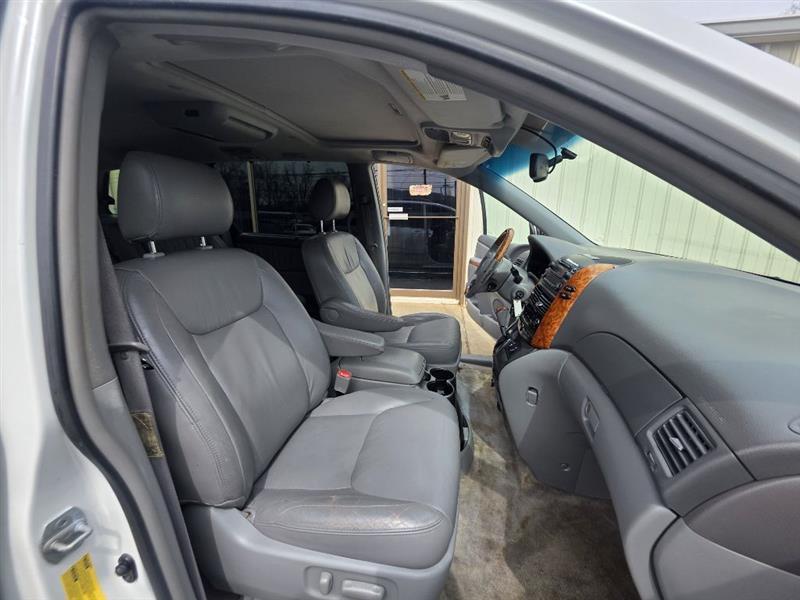 Toyota Sienna XLE FWD 2008