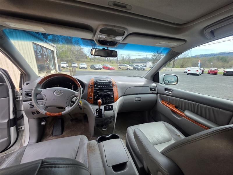 Toyota Sienna XLE FWD 2008