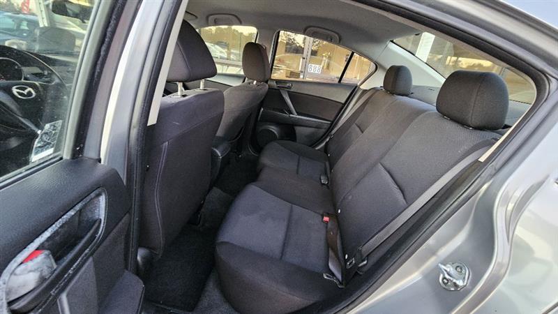 Mazda MAZDA3 i Sport 4-Door 2011