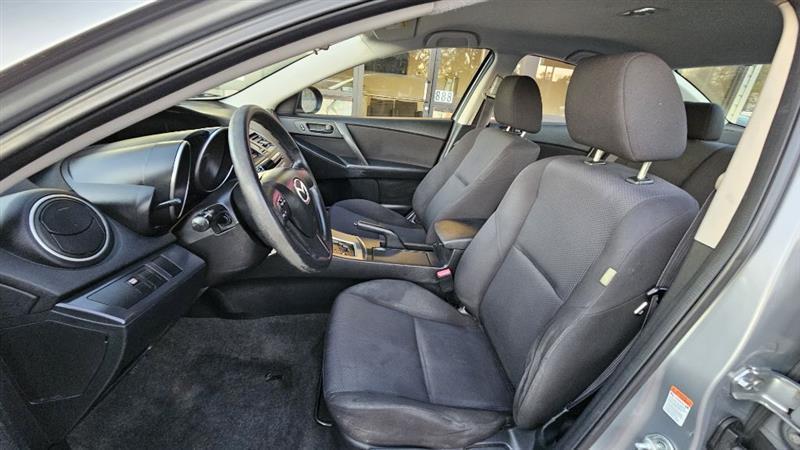 Mazda MAZDA3 i Sport 4-Door 2011