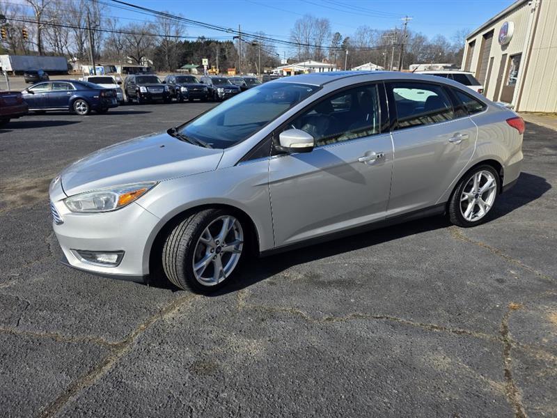 Ford Focus Titanium Sedan 2016