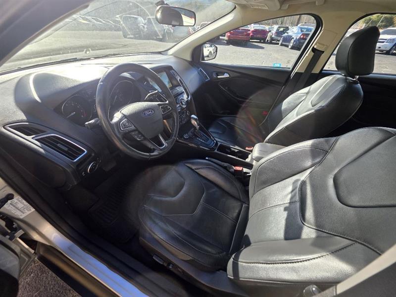 Ford Focus Titanium Sedan 2016