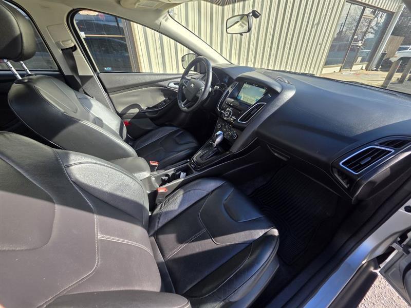 Ford Focus Titanium Sedan 2016