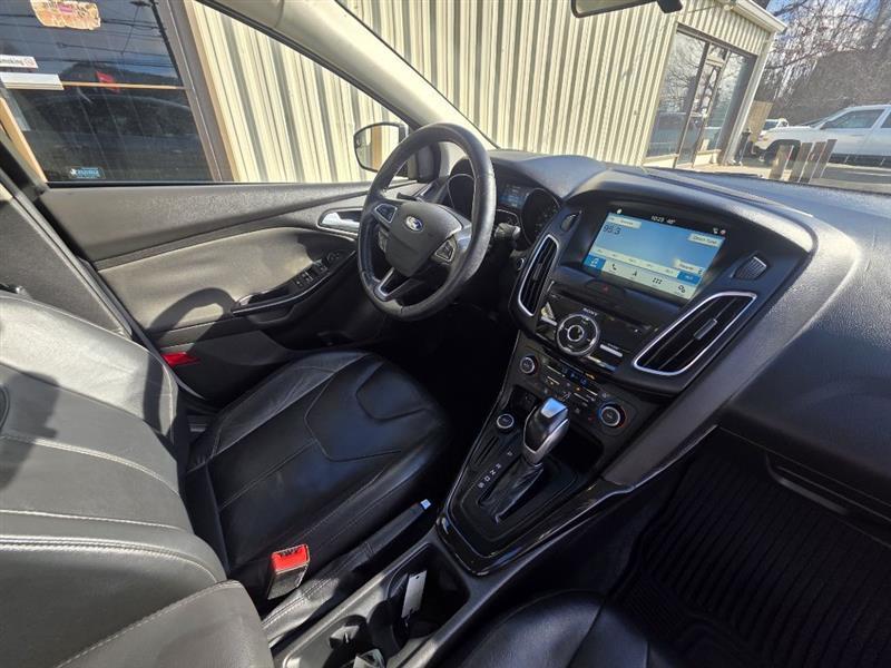 Ford Focus Titanium Sedan 2016