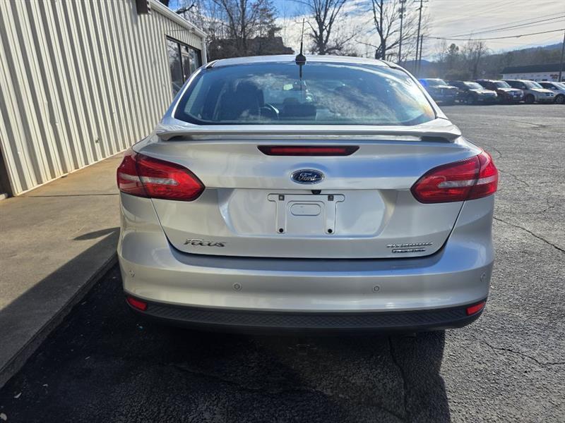 Ford Focus Titanium Sedan 2016