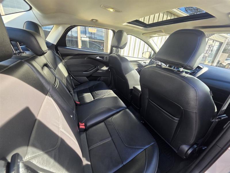 Ford Focus Titanium Sedan 2016