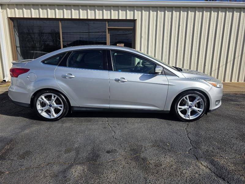 Ford Focus Titanium Sedan 2016