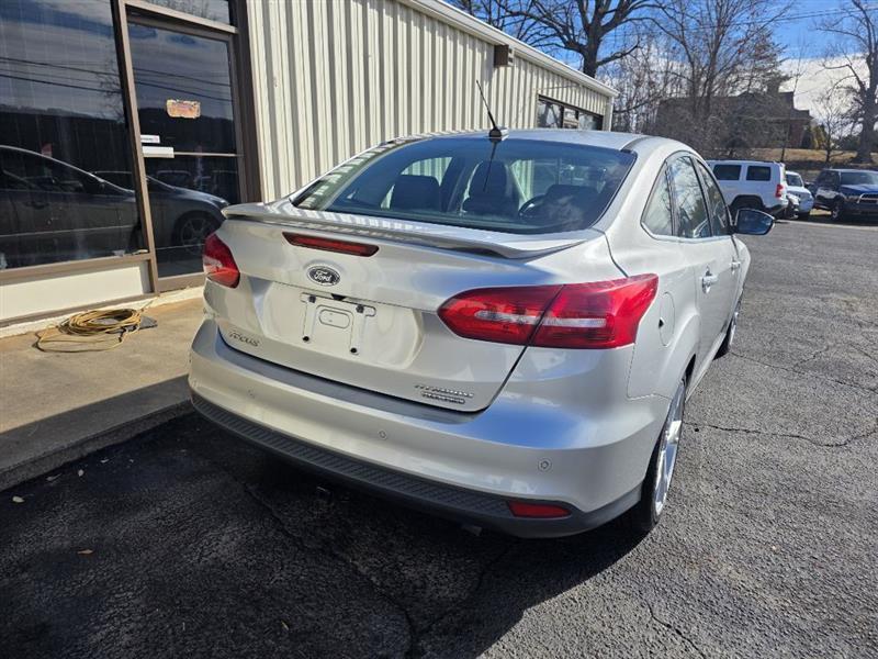 Ford Focus Titanium Sedan 2016