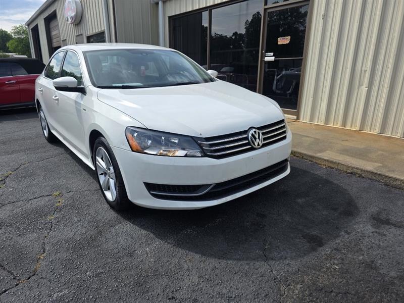 Volkswagen Passat 1.8T S AT 2014