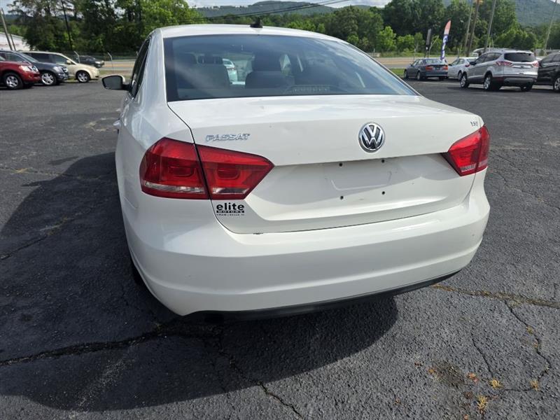 Volkswagen Passat 1.8T S AT 2014