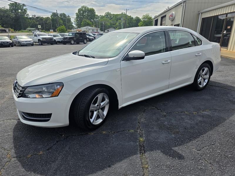 Volkswagen Passat 1.8T S AT 2014