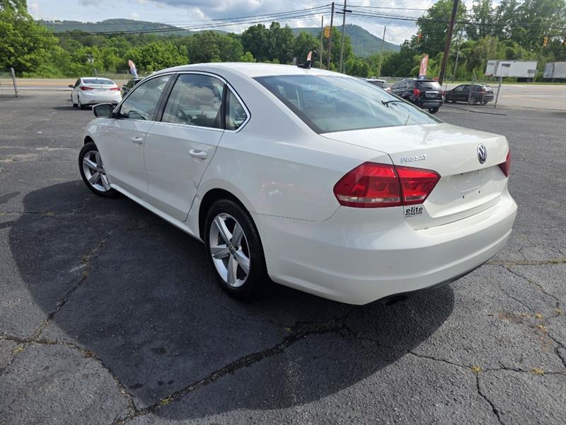 Volkswagen Passat 1.8T S AT 2014