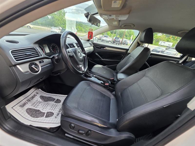 Volkswagen Passat 1.8T S AT 2014