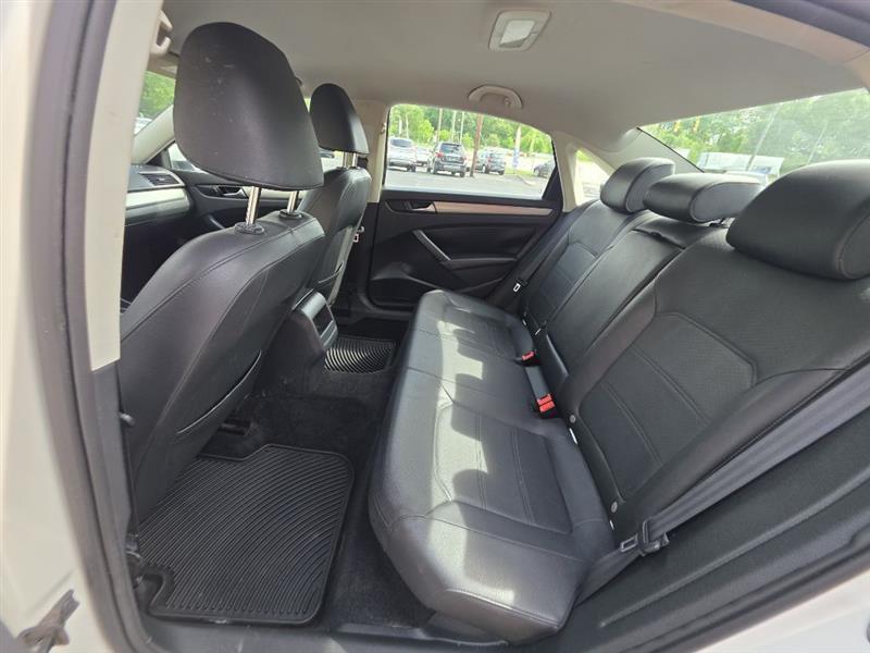 Volkswagen Passat 1.8T S AT 2014
