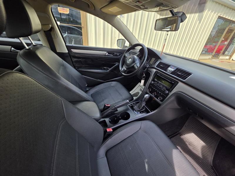 Volkswagen Passat 1.8T S AT 2014