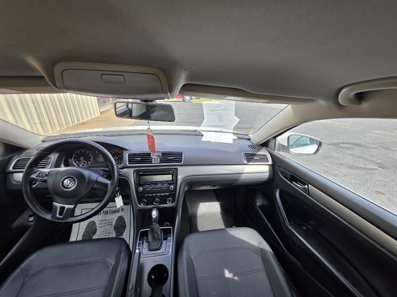 Volkswagen Passat 1.8T S AT 2014
