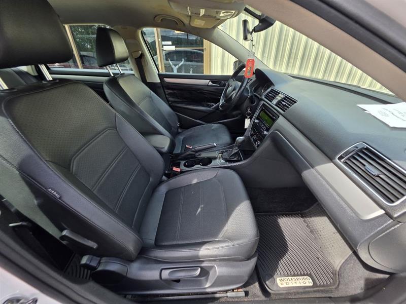 Volkswagen Passat 1.8T S AT 2014