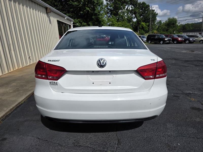 Volkswagen Passat 1.8T S AT 2014