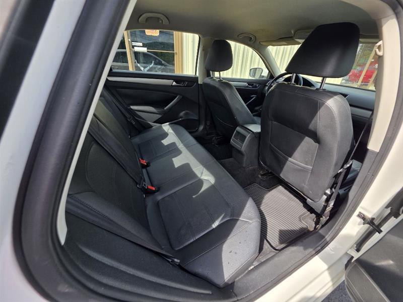 Volkswagen Passat 1.8T S AT 2014