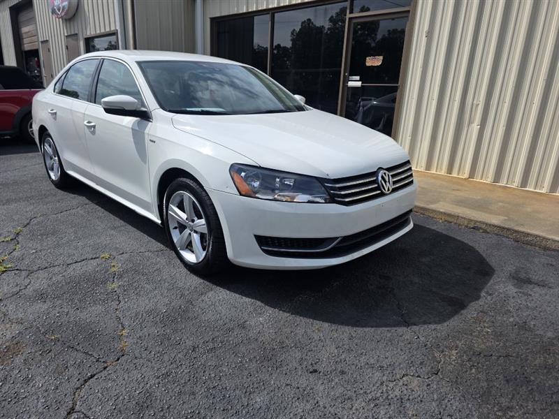 Volkswagen Passat 1.8T S AT 2014