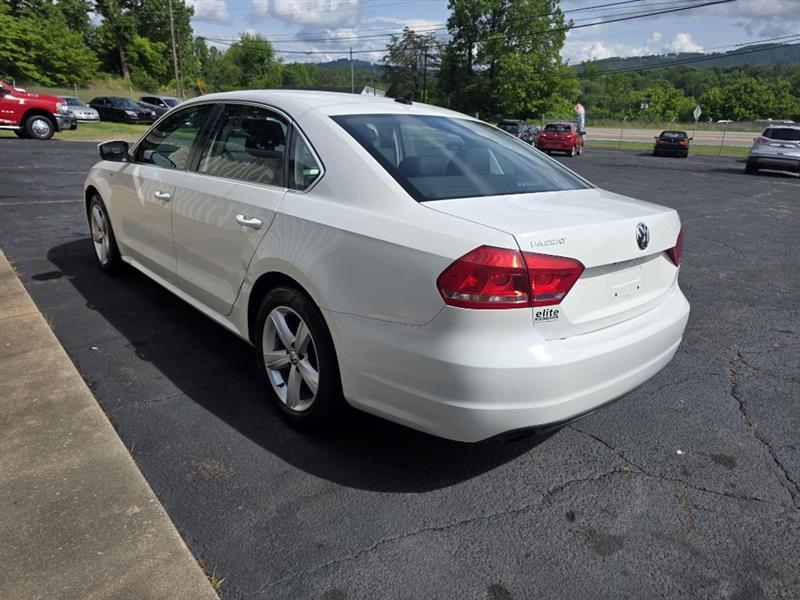 Volkswagen Passat 1.8T S AT 2014