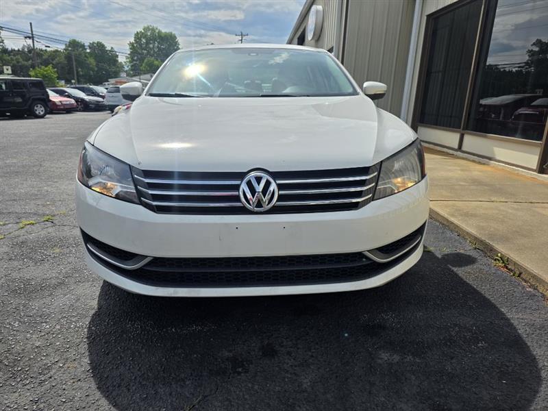 Volkswagen Passat 1.8T S AT 2014