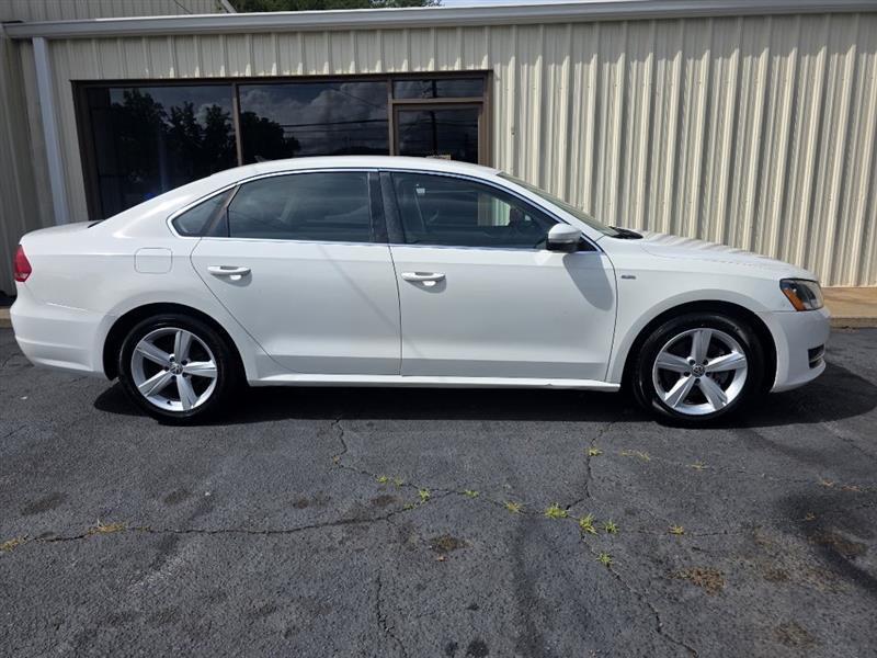 Volkswagen Passat 1.8T S AT 2014