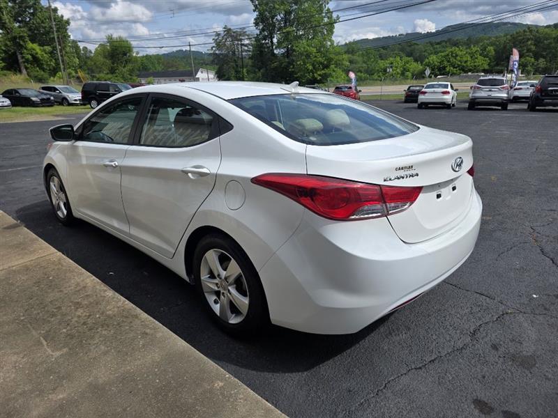 Hyundai Elantra GLS M/T 2013